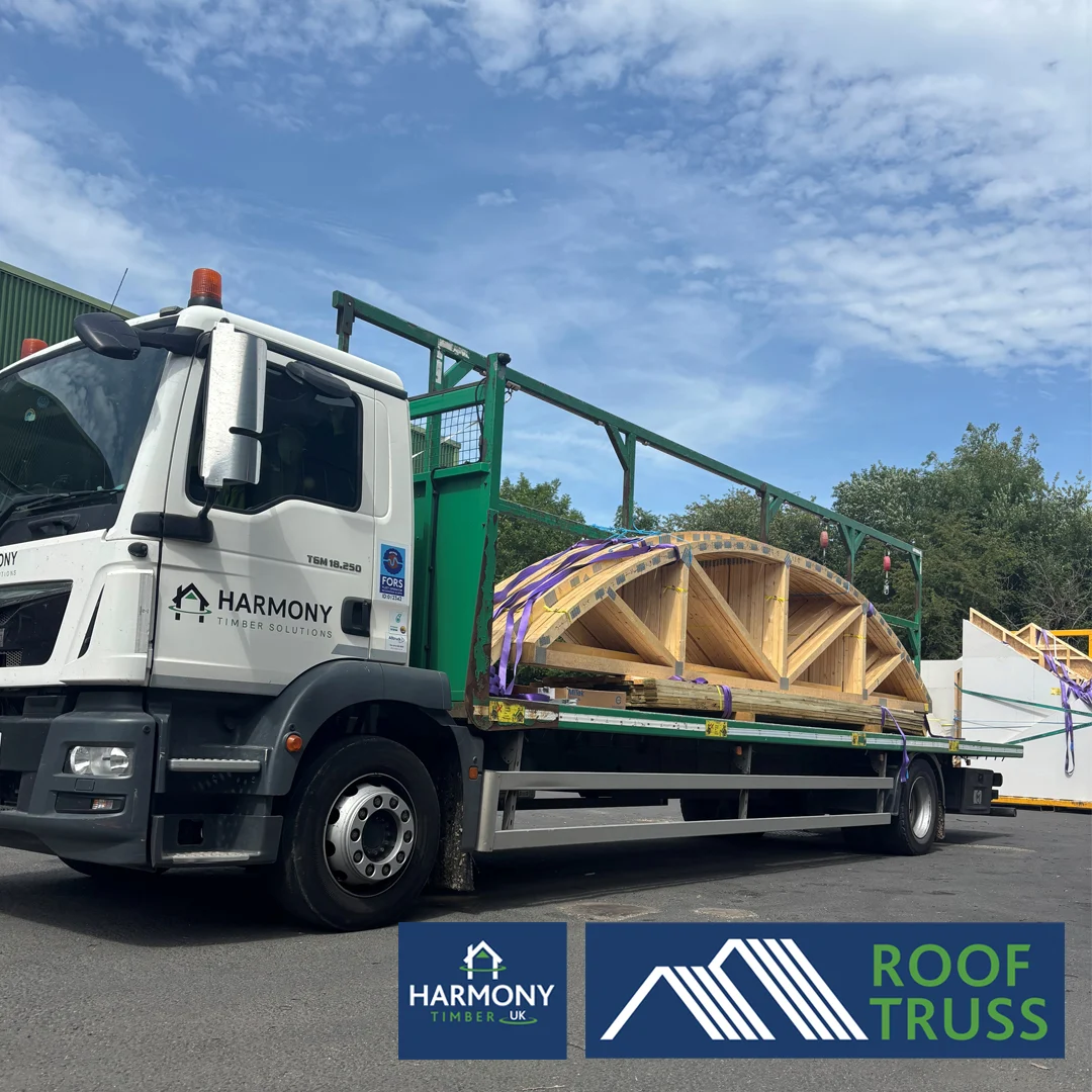 Curved truss on the back of lorry